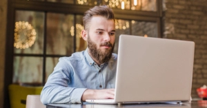 Überregional, Zurück zum Plastik: Trump sagt Papier-Strohhalmen Kampf an