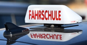Sigmaringen, Pkw-Fahrerin brettert über Kreisverkehr