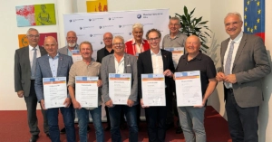 Nachbarschaft, Handwerkskammer Ulm verleiht silberne und goldene Ehrennadeln für besondere Verdienste