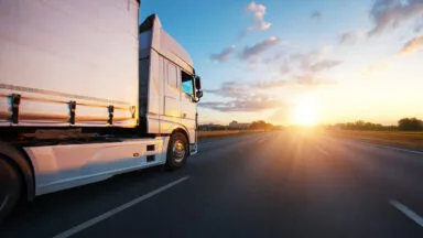 Sigmaringen, Lkw verliert bei Krauchenwies Ladung und fährt weiter