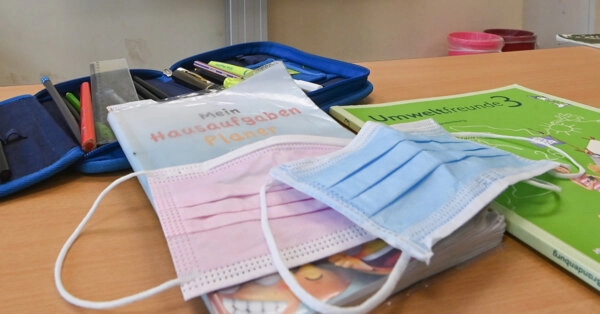 Überregional, Baden-Württemberg möchte Maskenpflicht an Schulen lockern Überregional, Baden-Württemberg möchte Maskenpflicht an Schulen lockern