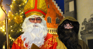 Wenn der Nikolaus kommt, ist die Aufregung bei den Kleinen groß. Die DRK-Ortsvereine bringen den Mann mit dem roten Mantel direkt ins Wohnzimmer.